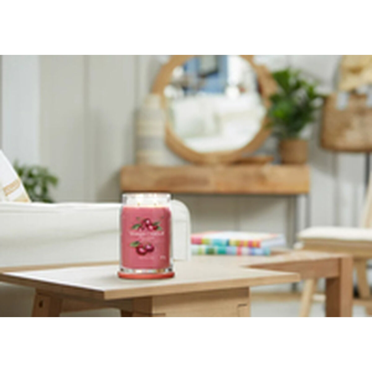 Dišeča svečka Yankee Candle Black Cherry 567 g